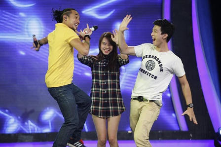 Hotboy Huỳnh Anh vui vẻ với “người mới“